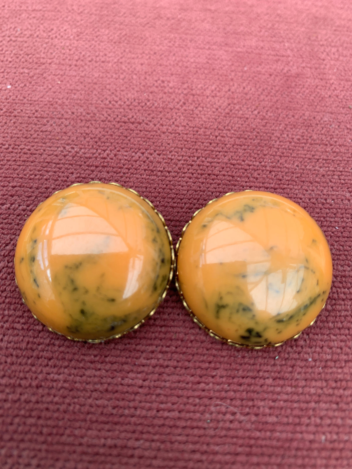 Vintage1940s Marbled Butterscotch Bakelite Clip on Earrings