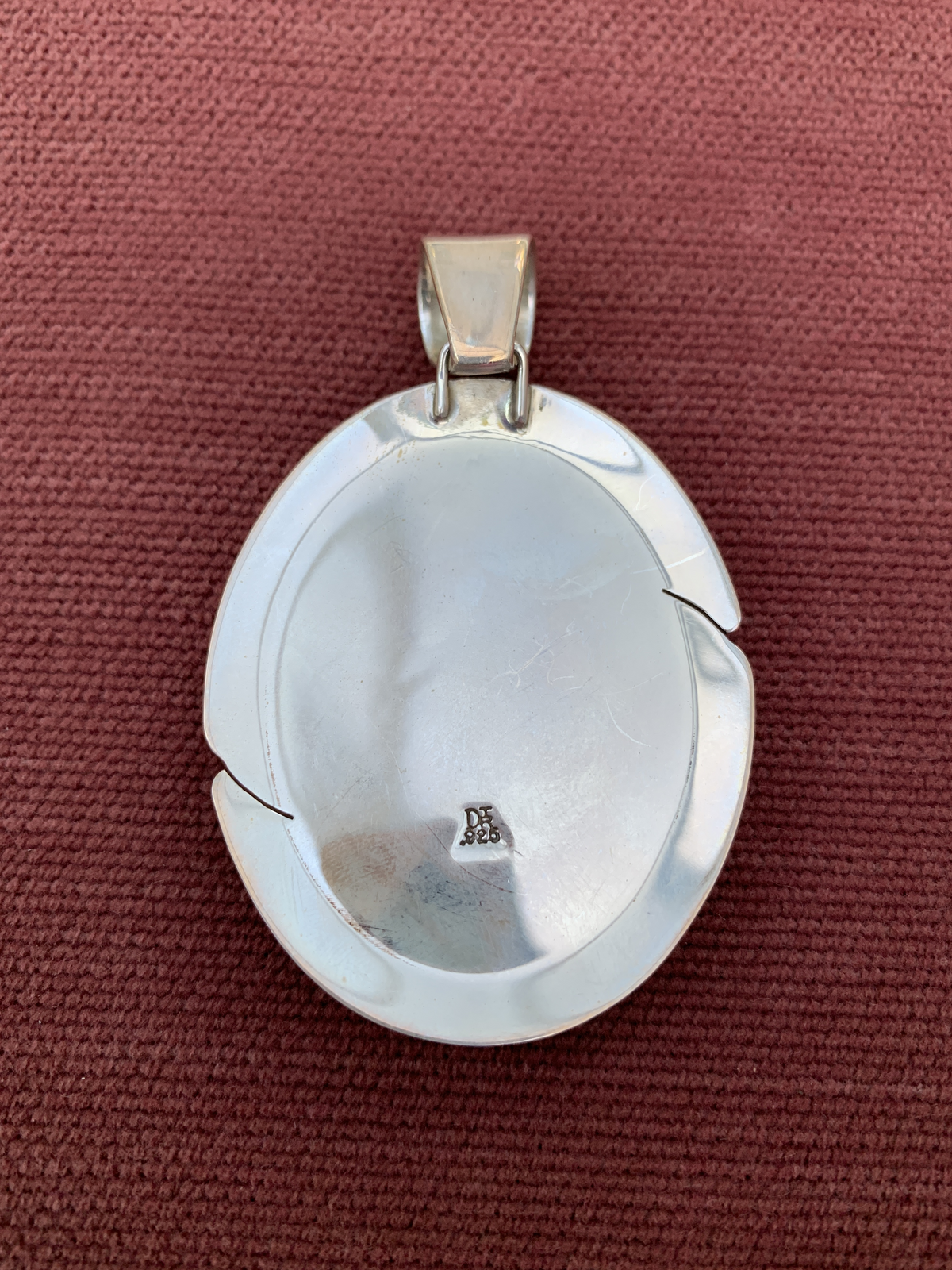 Large Oval Labradorite Cabochon Pendantin Sterling Silver
