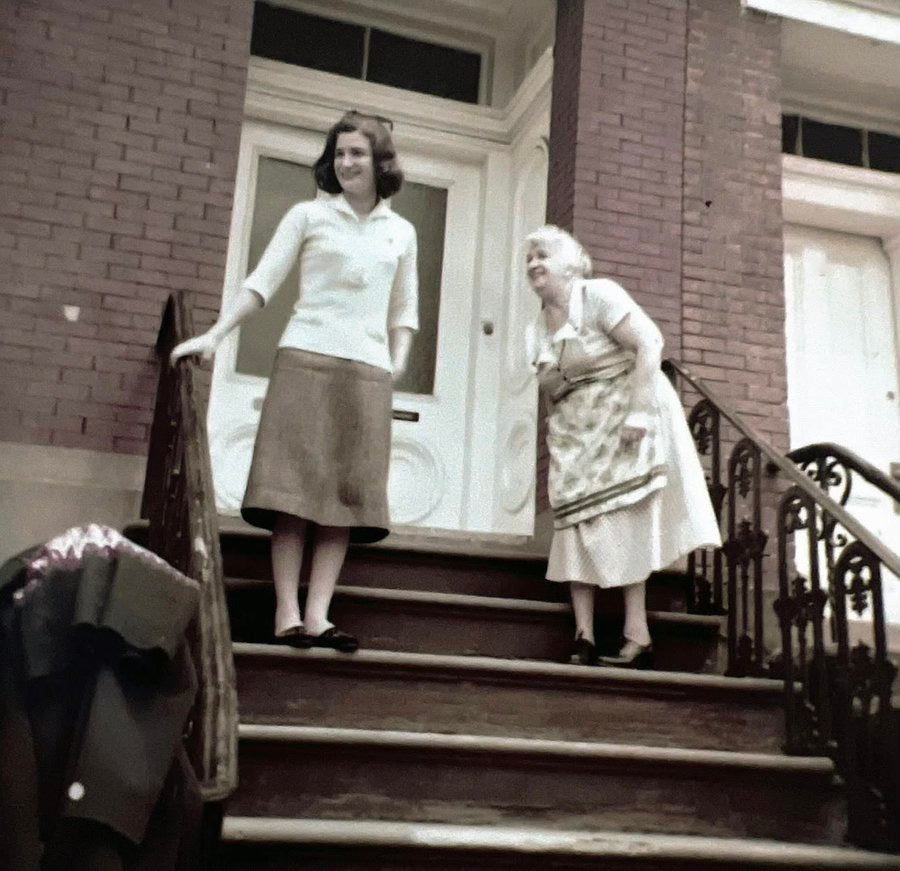 Anne and Lina on the stoop
